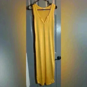 Gold maxi dress by Capella   Size Large